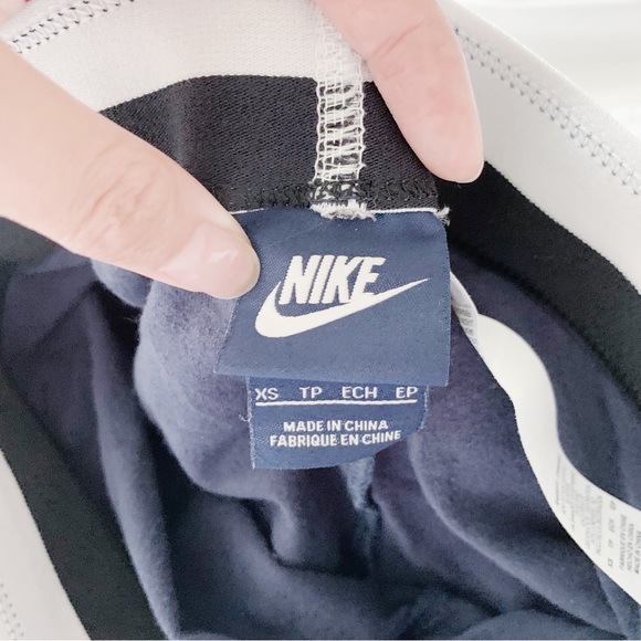 LIKE NEW! NIKE! NAVY BLUE WORK OUT ATHLETIC GYM LEGGINGS! - Picture 3 of 3